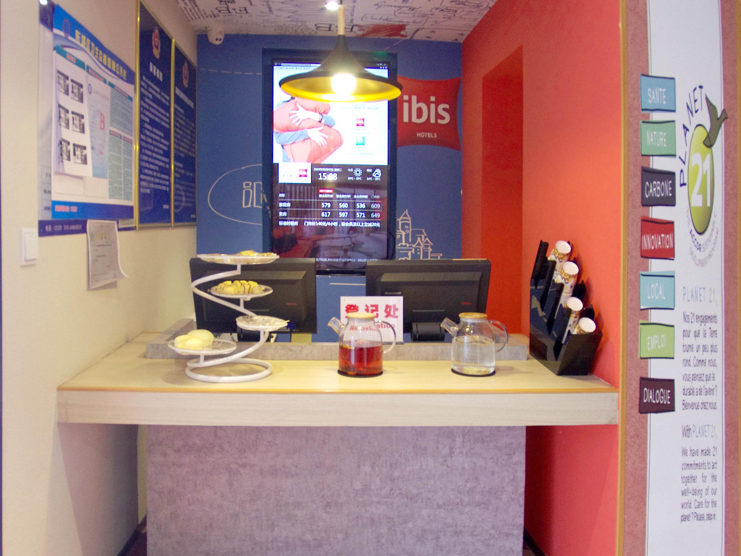 Ibis Beijing Tiantandongmen Metro Station Hotel Exterior foto