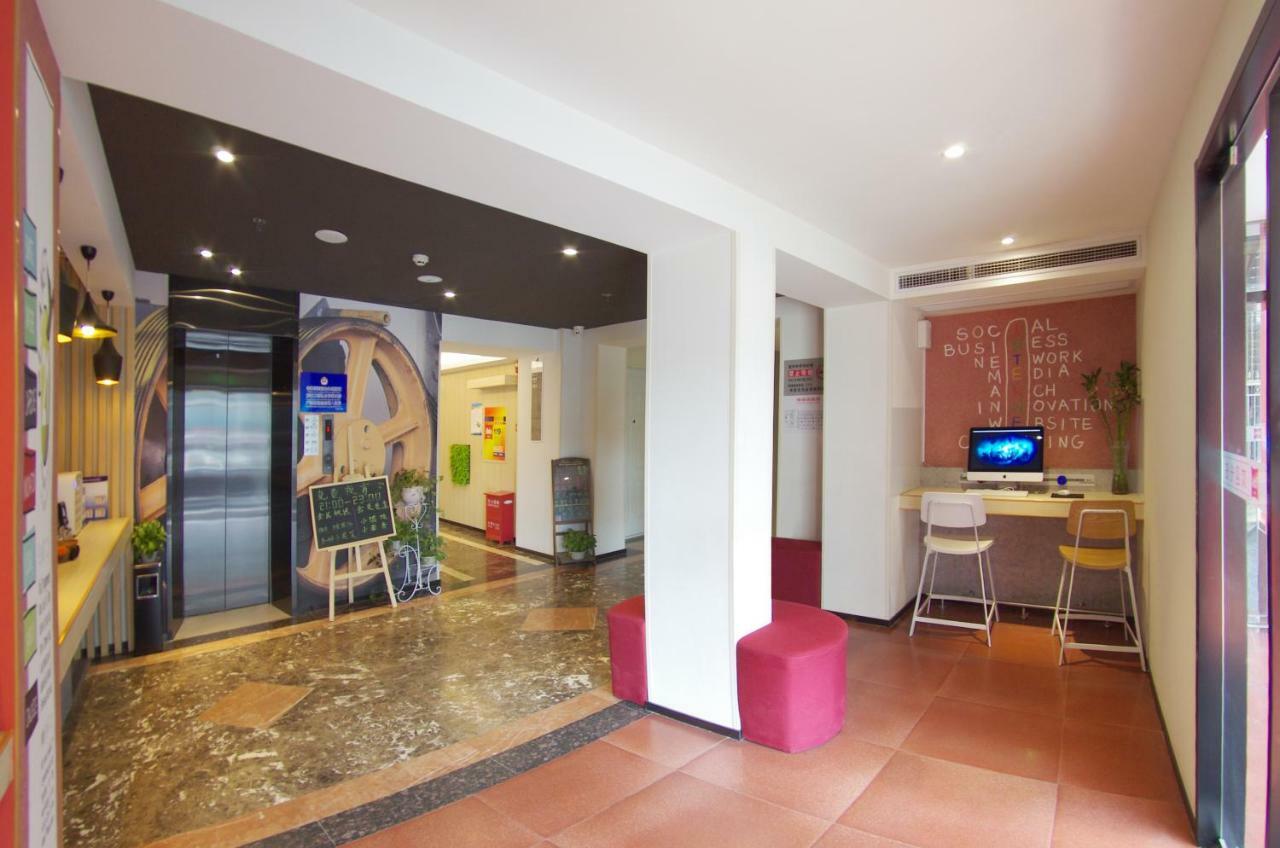 Ibis Beijing Tiantandongmen Metro Station Hotel Exterior foto